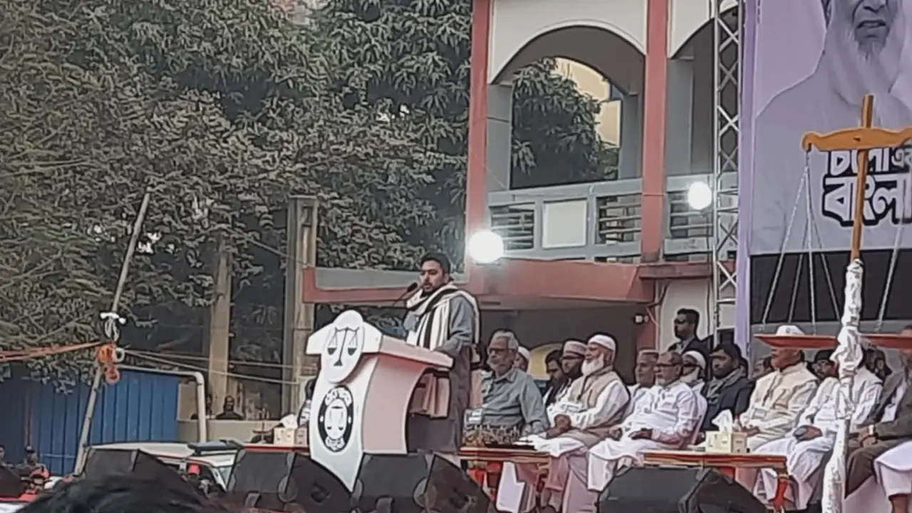 মানুষ ফ্যামিলি কার্ড ও ফ্ল্যাট চায় না, নিরাপদ জীবন চায়: নাহিদ ইসলাম