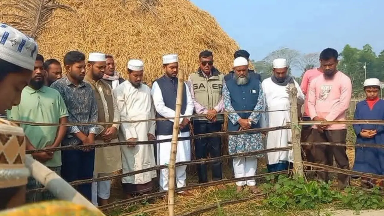 মায়ের কবর জিয়ারতের মাধ্যমে নুরের নির্বাচনী প্রচারণা শুরু