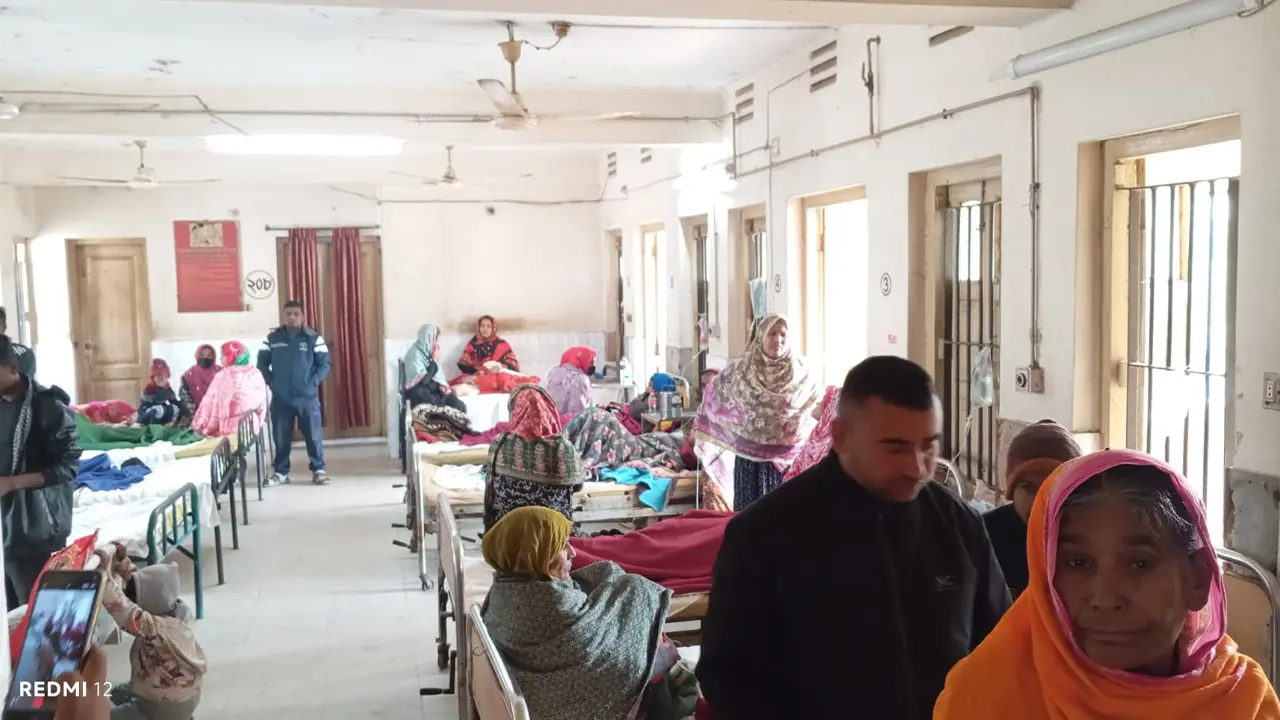 কোম্পানির ক্যান্টিনে খাবার খেয়ে অর্ধশতাধিক নারী শ্রমিক অসুস্থ