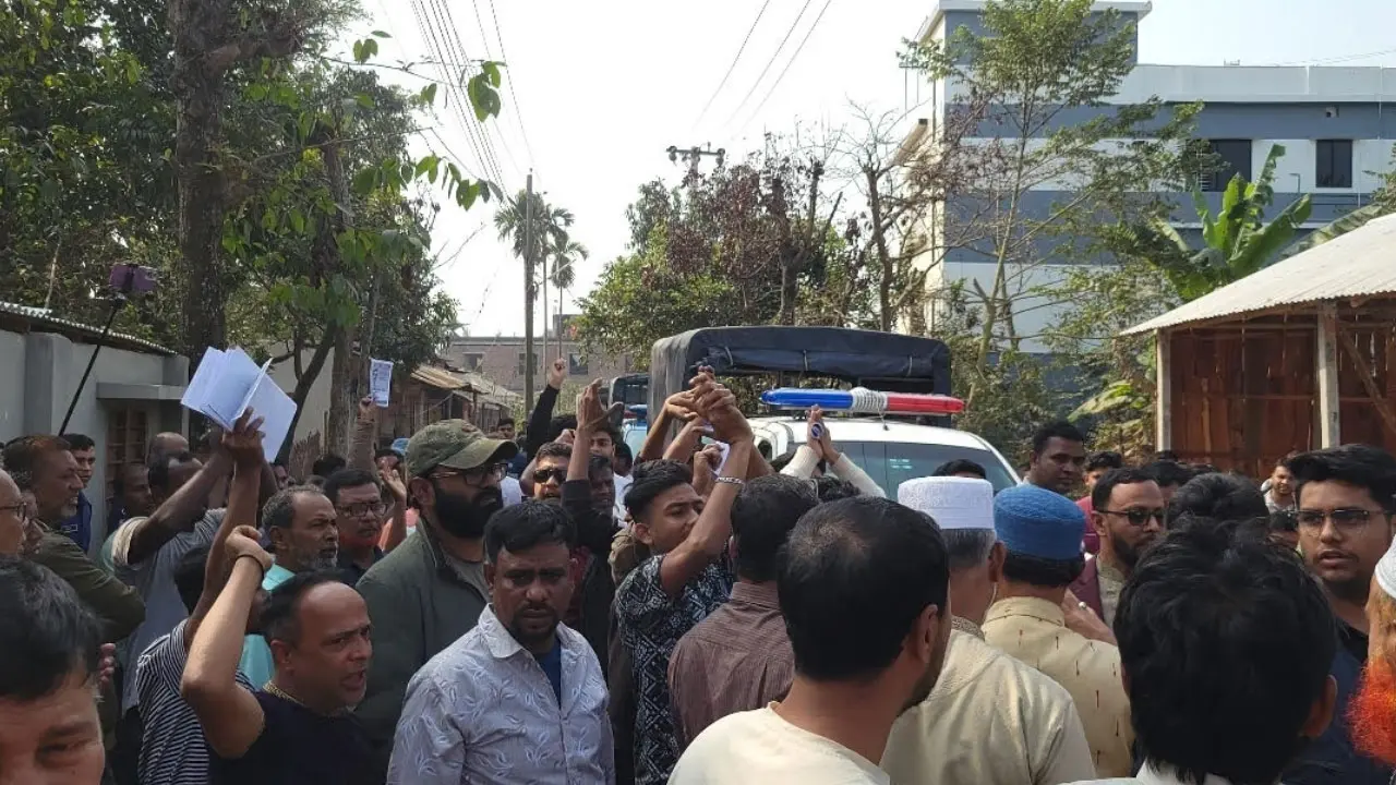 পাবনায় জামায়াতের নারী কর্মীদের প্রচারণায় বাধা ও হেনস্তার অভিযোগ