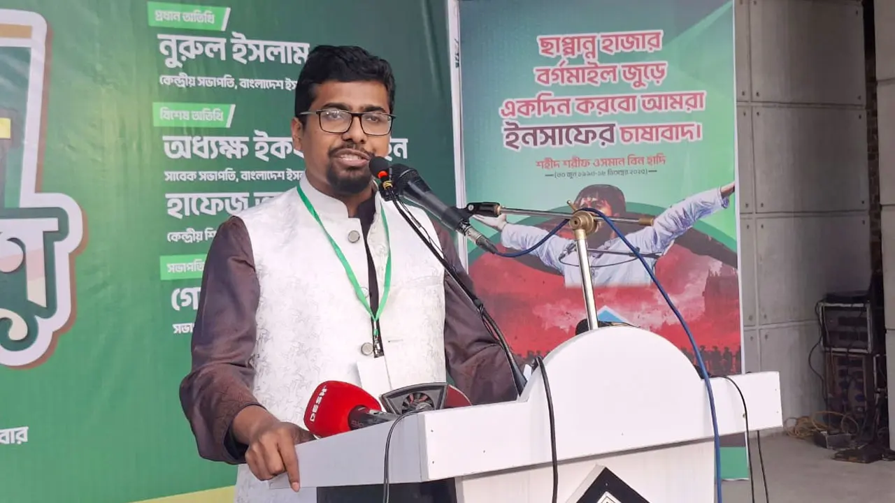 ফ্যামিলি কার্ডের প্রলোভন নয়, তরুণদের চাকরির অধিকার দিতে হবে