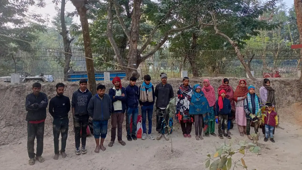 চাঁপাইনবাবগঞ্জ সীমান্তে নারী ও শিশুসহ ১৭ জনকে পুশ ইন