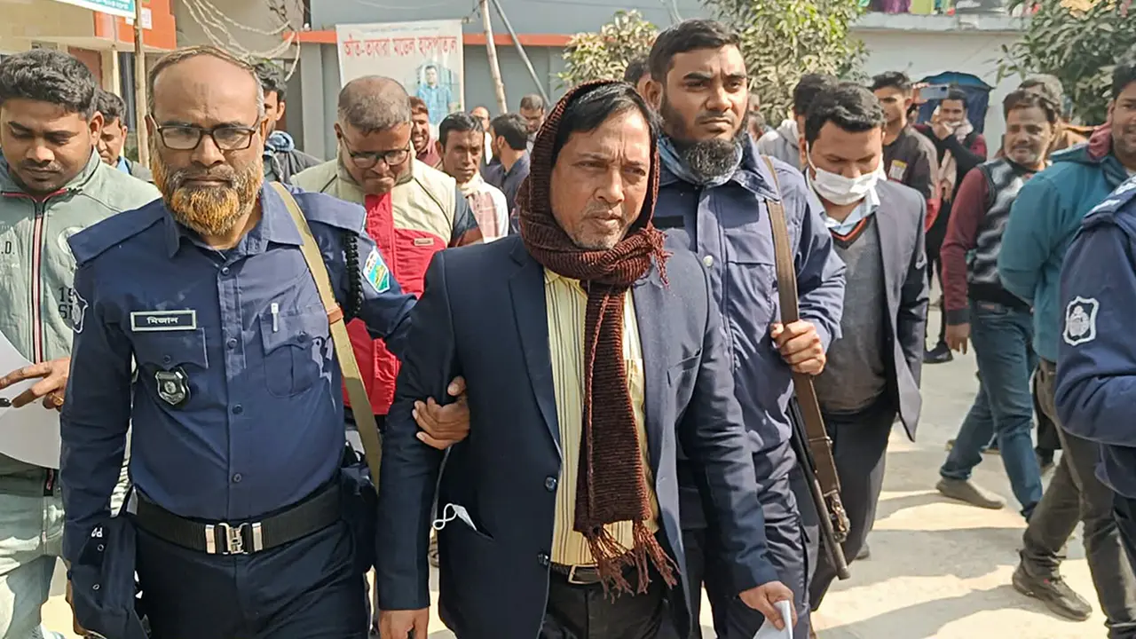 এইচএসসি পাসে নিউরো মেডিসিন চিকিৎসক, রোগী দেখেন দুই জেলায়