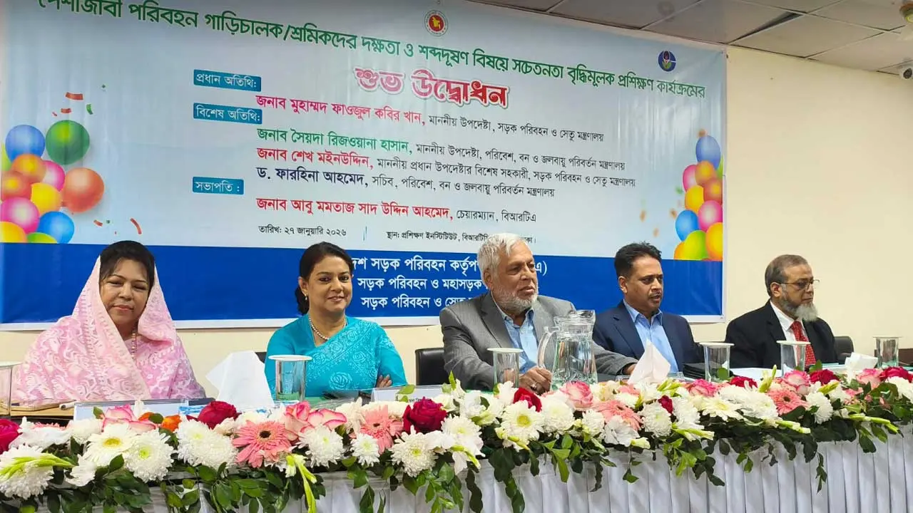 বিআরটিসির সব বাস থেকে কালো ধোঁয়া বের হয় : পরিবেশ উপদেষ্টা