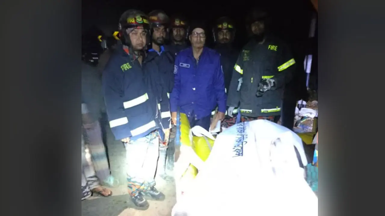 নওগাঁয় ডাম্প ট্রাকের চাপায় ৫ জন নিহত