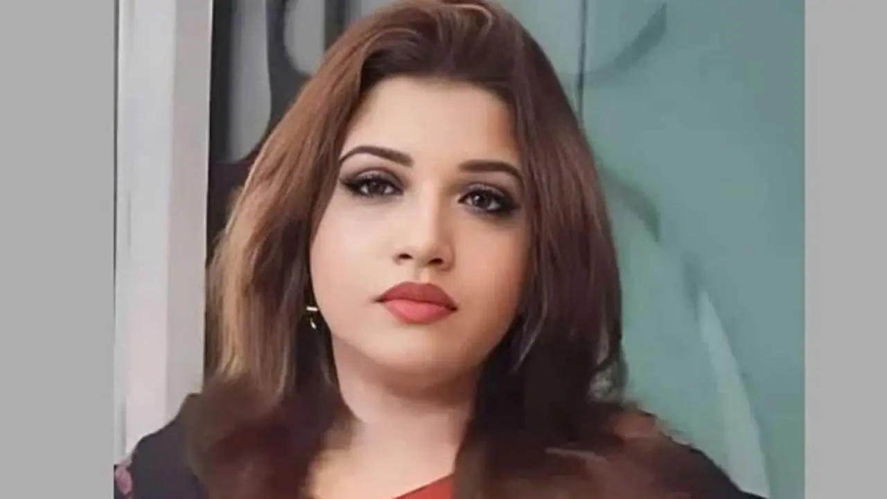 কমেছে আয়, মার্কিন নাগরিকত্ব ছেড়েছেন শামা ওবায়েদ