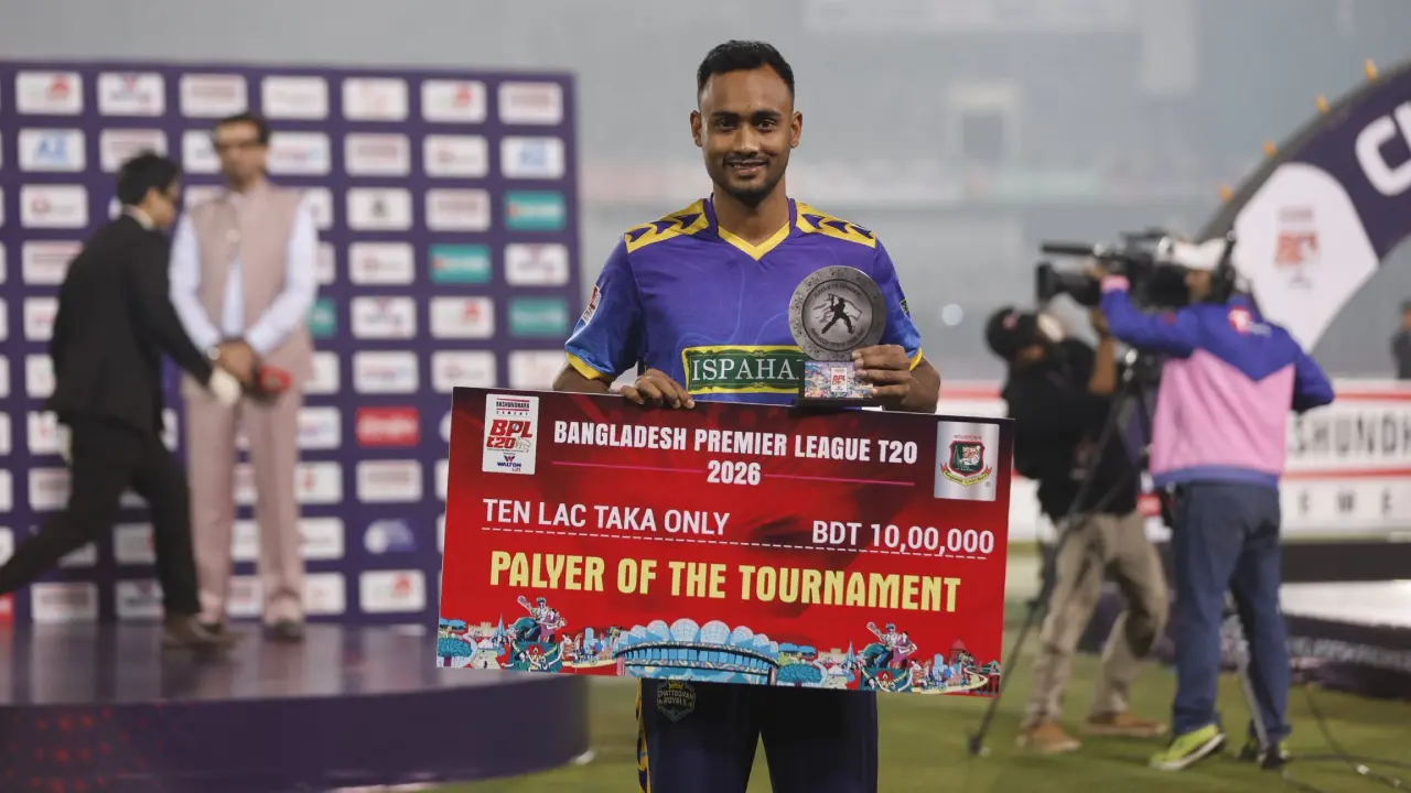 বিপিএলের সেরা খেলোয়াড়ের পুরস্কার পেয়ে যা বললেন শরিফুল