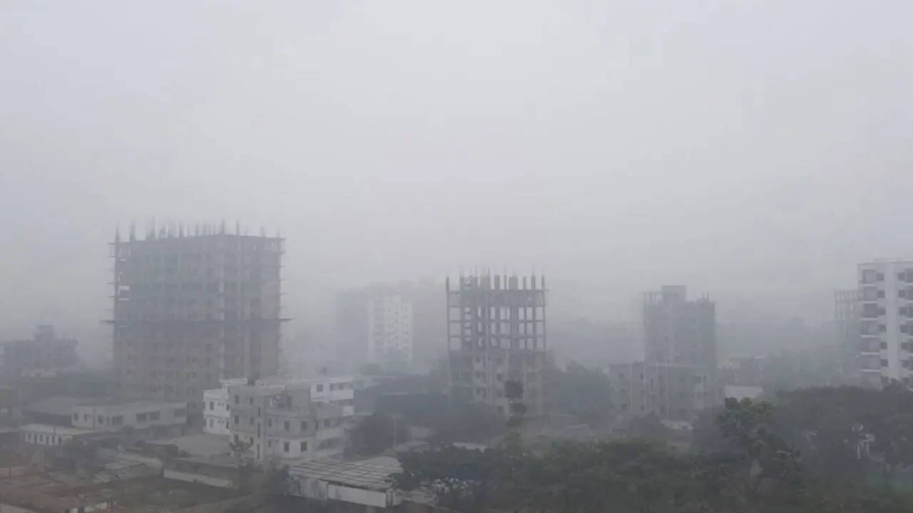 শুষ্ক আবহাওয়ার সঙ্গে কুয়াশা, তাপমাত্রায় সামান্য পরিবর্তনের আভাস
