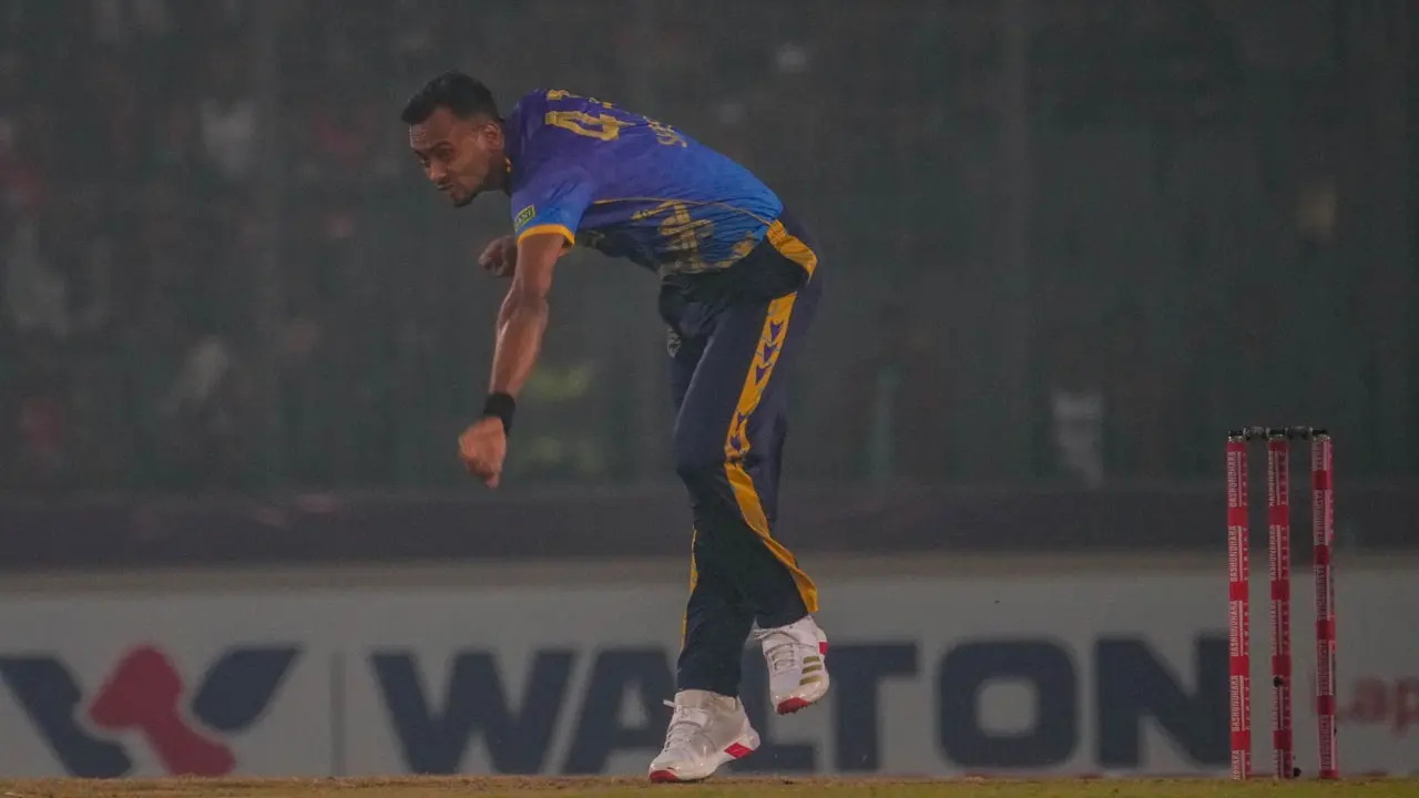 শেষ বলে শান্তকে ফিরিয়ে বিপিএলে শরিফুলের রেকর্ড