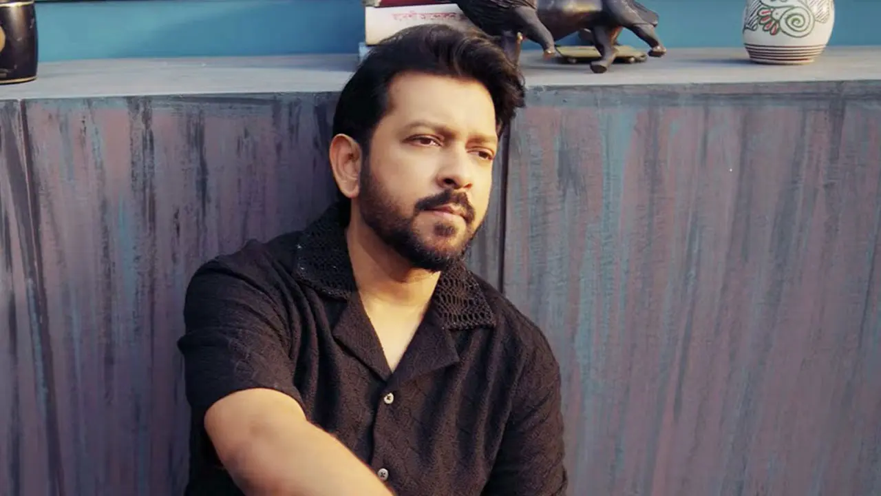 যেভাবে সময় কাটছে তাহসানের
