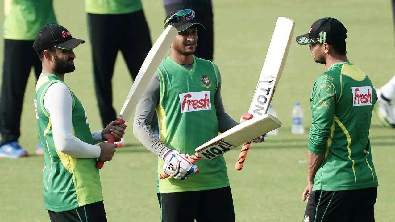 ‘মাশরাফিসহ দু’জন দেশে থাকতে পারলে সাকিব কেন নয়?’