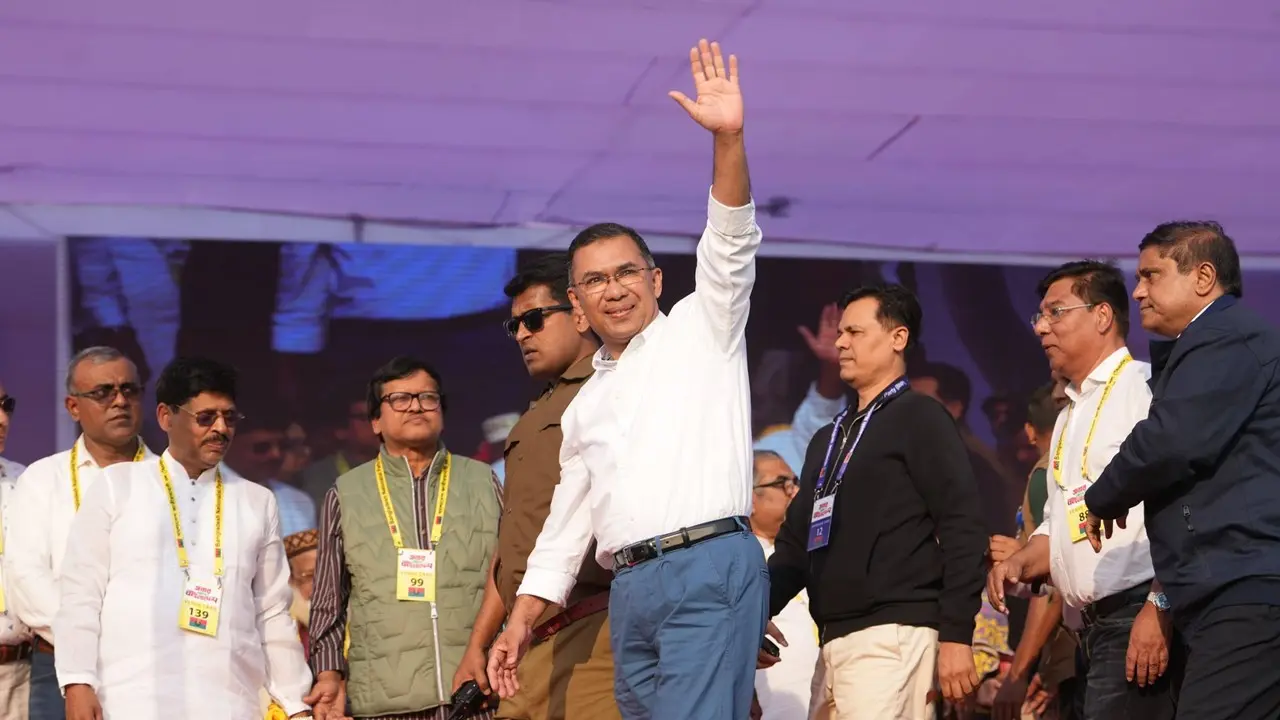 সমাবেশ মঞ্চে তারেক রহমান, দ্বিধা-দ্বন্দ্ব ভুলে কাজ করার আহ্বান