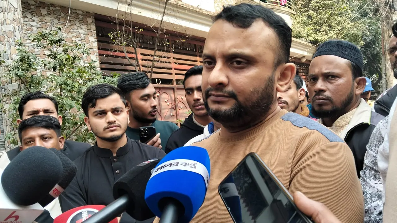 ‘বৃষ্টির মতো গ্লাস ভেঙে পড়ার শব্দে ঘুম ভাঙে’