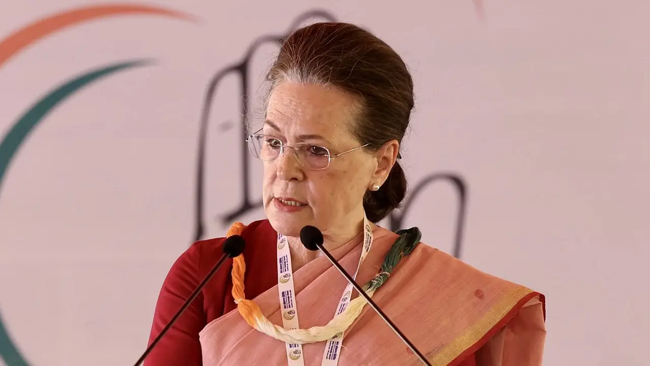 সরকার শিক্ষার্থীদের দেশের শত্রু হিসেবে গণ্য করছে: সোনিয়া গান্ধী