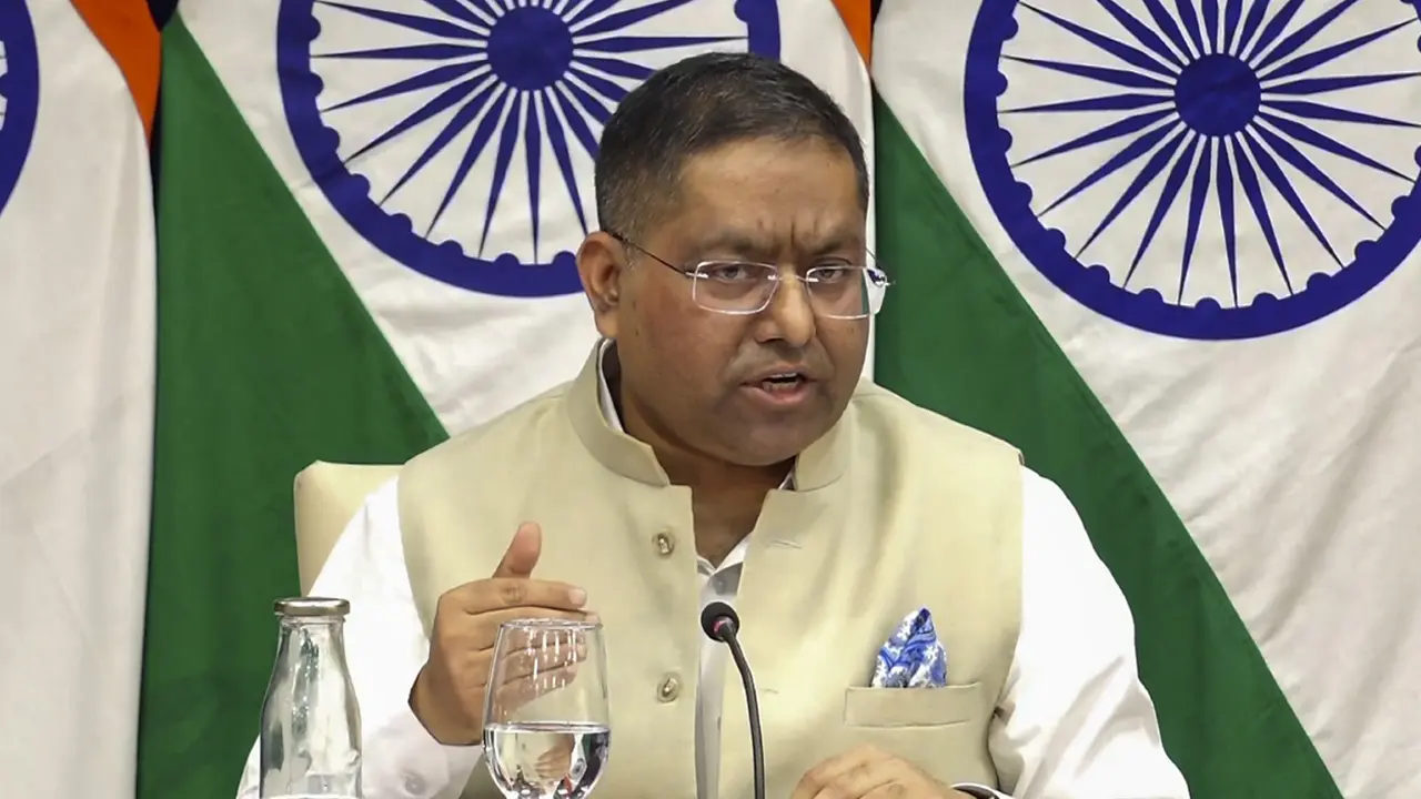 শেখ হাসিনাকে ফেরত পাঠানোর অনুরোধ খতিয়ে দেখা হচ্ছে: জয়সওয়াল