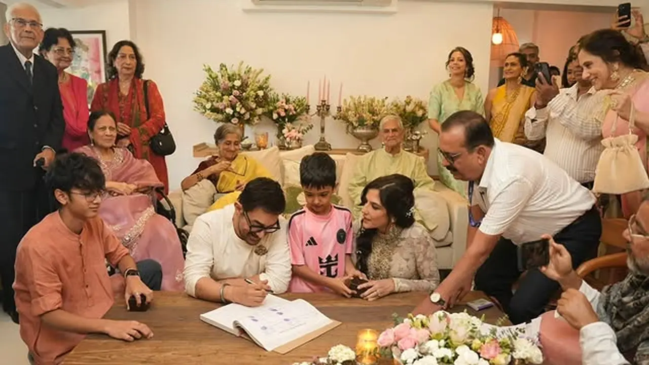 পরিবার ও সন্তানদের নিয়ে আমিরের তৃতীয় বিয়ে