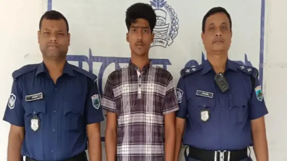 ওসির চেয়ারে পা তুলে বসার এআই ছবি ভাইরাল, স্কুলছাত্র আটক
