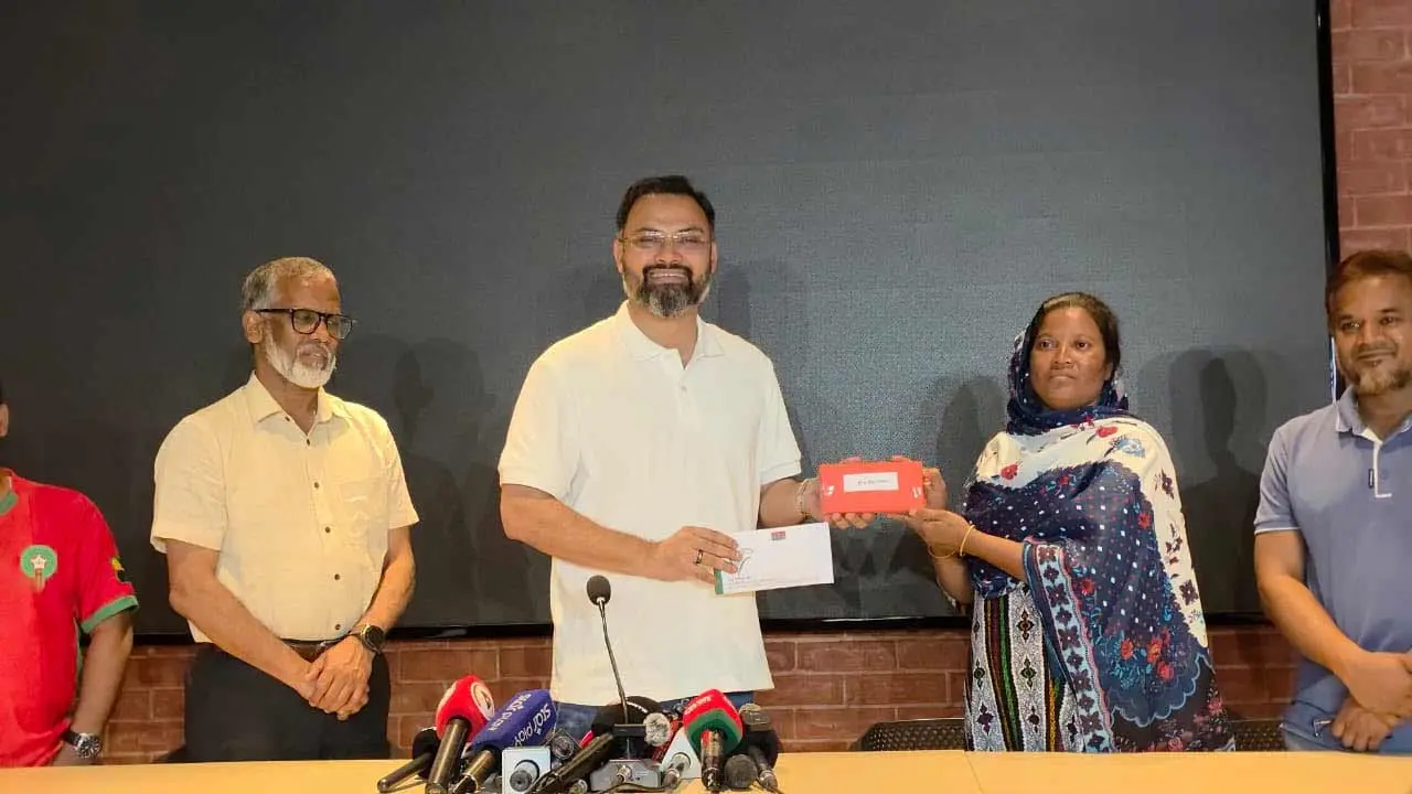 নতুন কুঁড়ির চ্যাম্পিয়ন কিসকুর মাকে চাকরি দেবেন ক্রীড়া প্রতিমন্ত্রী