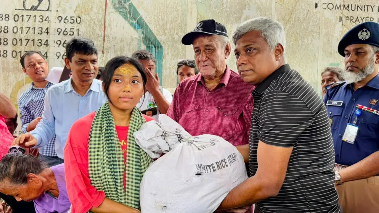 অতিবৃষ্টি ও পাহাড়ি ঢলে ক্ষতিগ্রস্ত কোনো মানুষকে সরকার একা ছেড়ে দেবে না