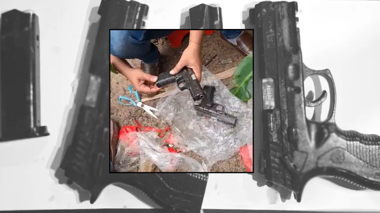 চট্টগ্রামে বস্তিতে মিলল থানা লুটের জোড়া পিস্তল