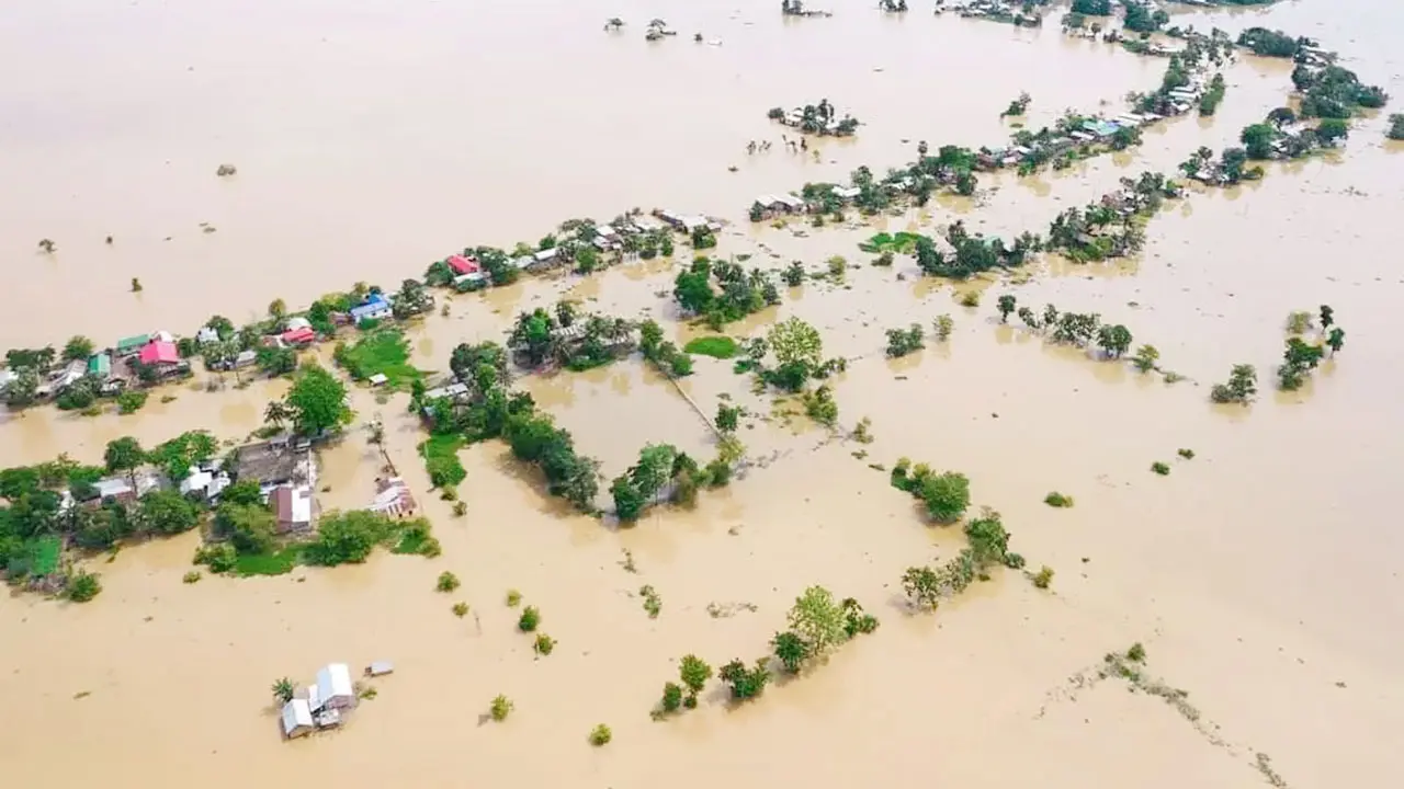 আসামে বন্যা : ২৪ ঘণ্টায় ২১ জনের মৃত্যু