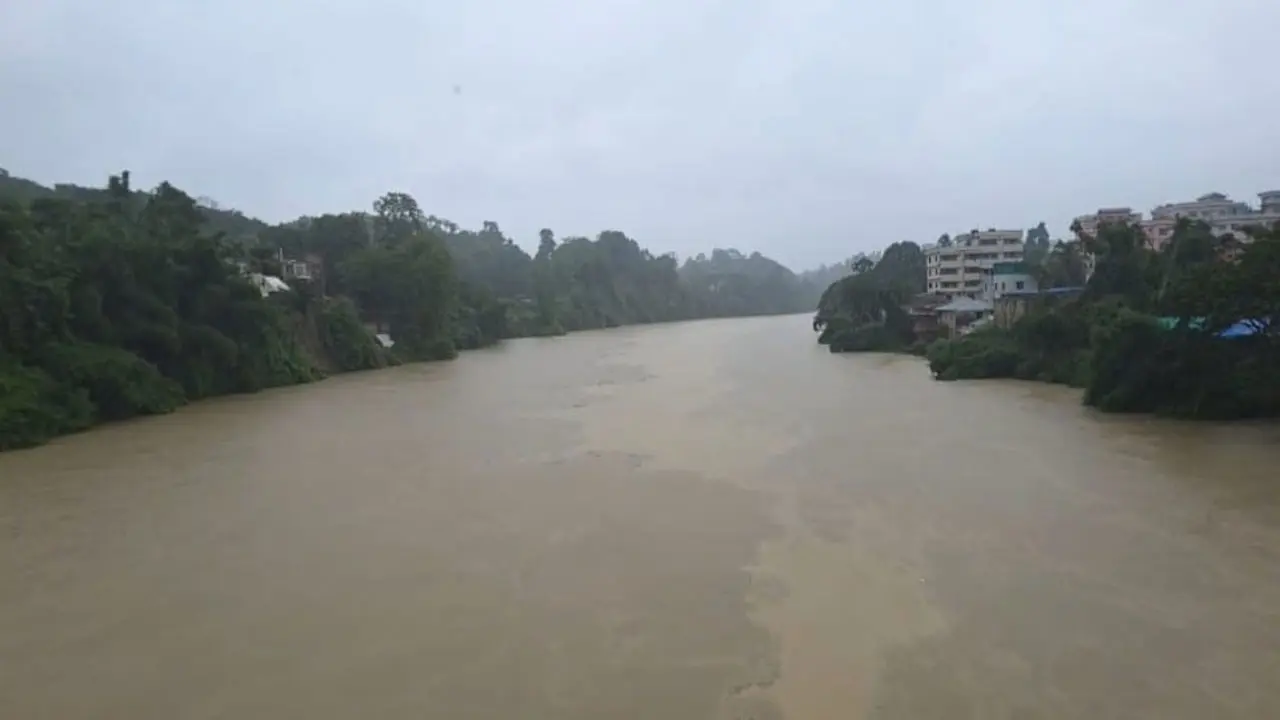 ভারী বর্ষণ ও পাহাড়ি ঢলে বান্দরবানে বন্যার শঙ্কা, সব পর্যটনকেন্দ্র বন্ধ