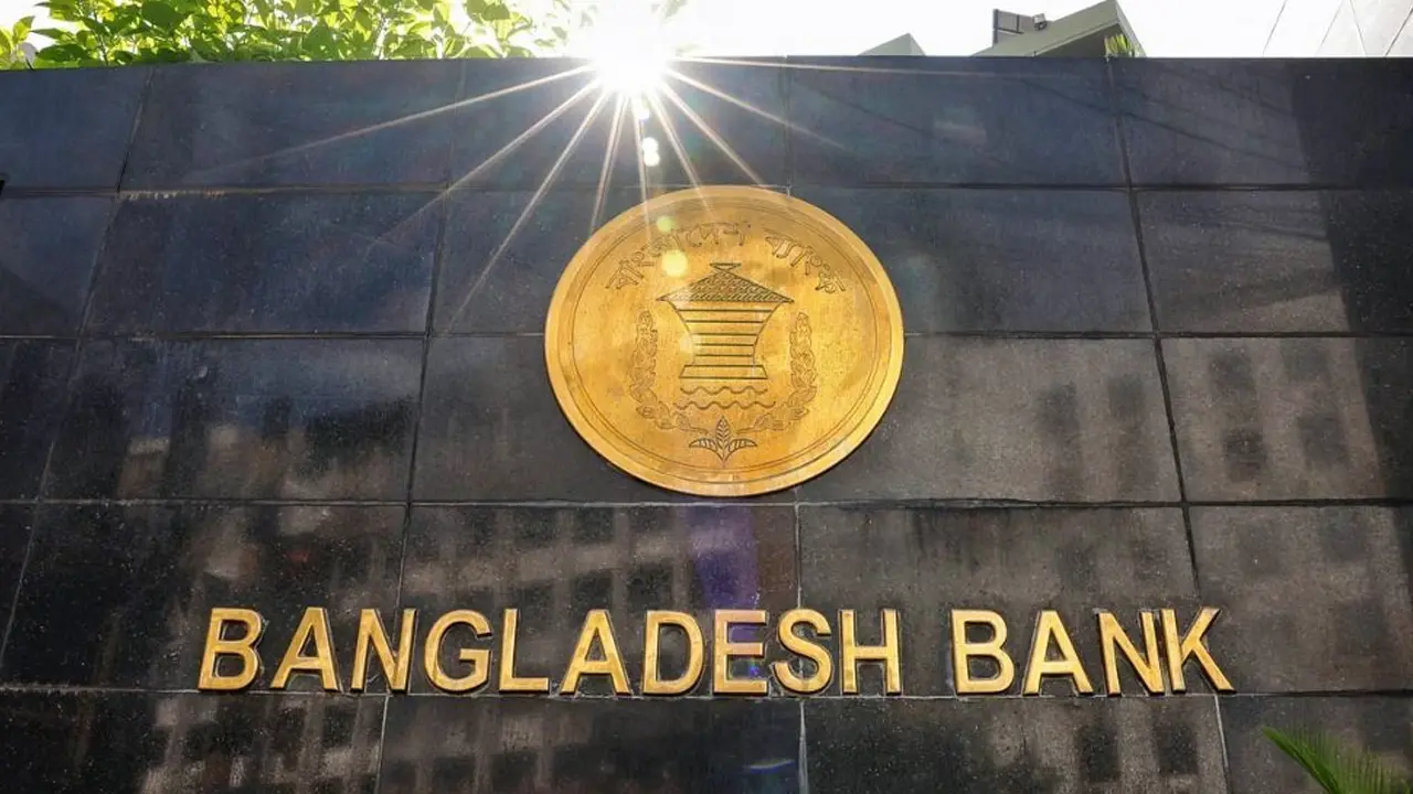 কেন্দ্রীয় ব্যাংকে বসেই জুয়া ও ক্রিপ্টো লেনদেন, কর্মকর্তা বরখাস্ত