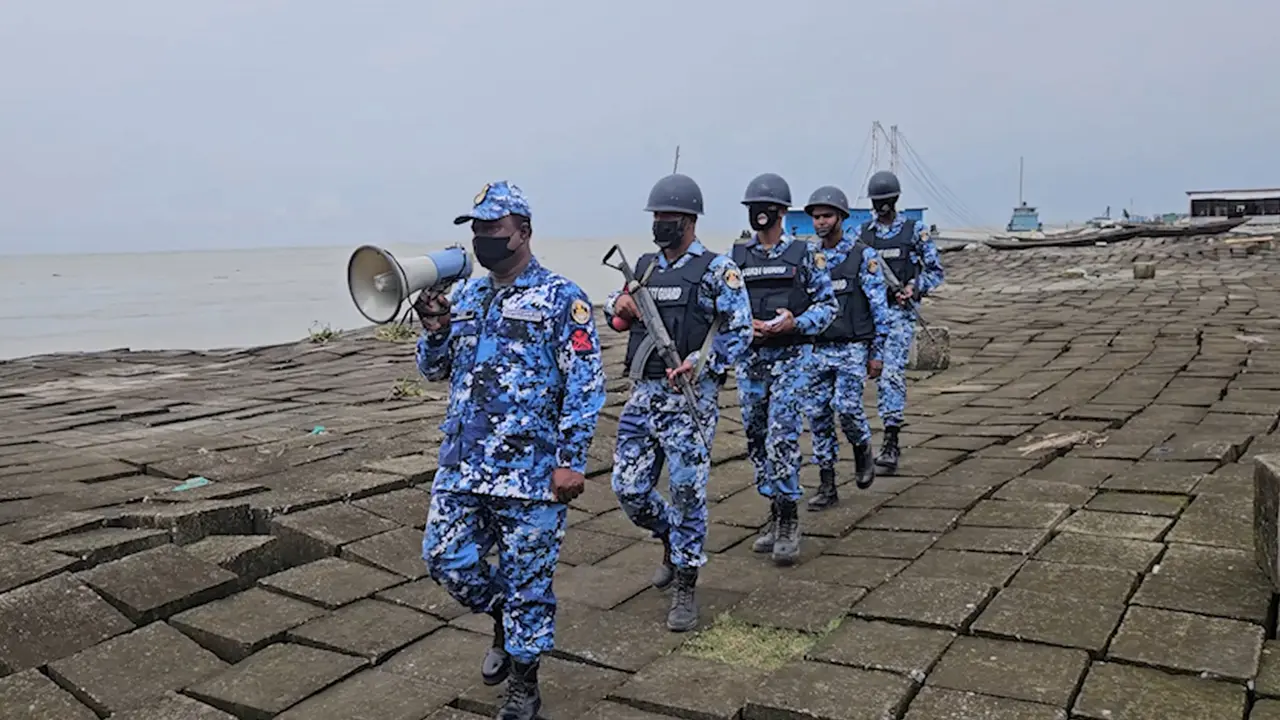 সব ধরনের নৌযানকে সমুদ্রে না যাওয়ার আহ্বান কোস্টগার্ডের
