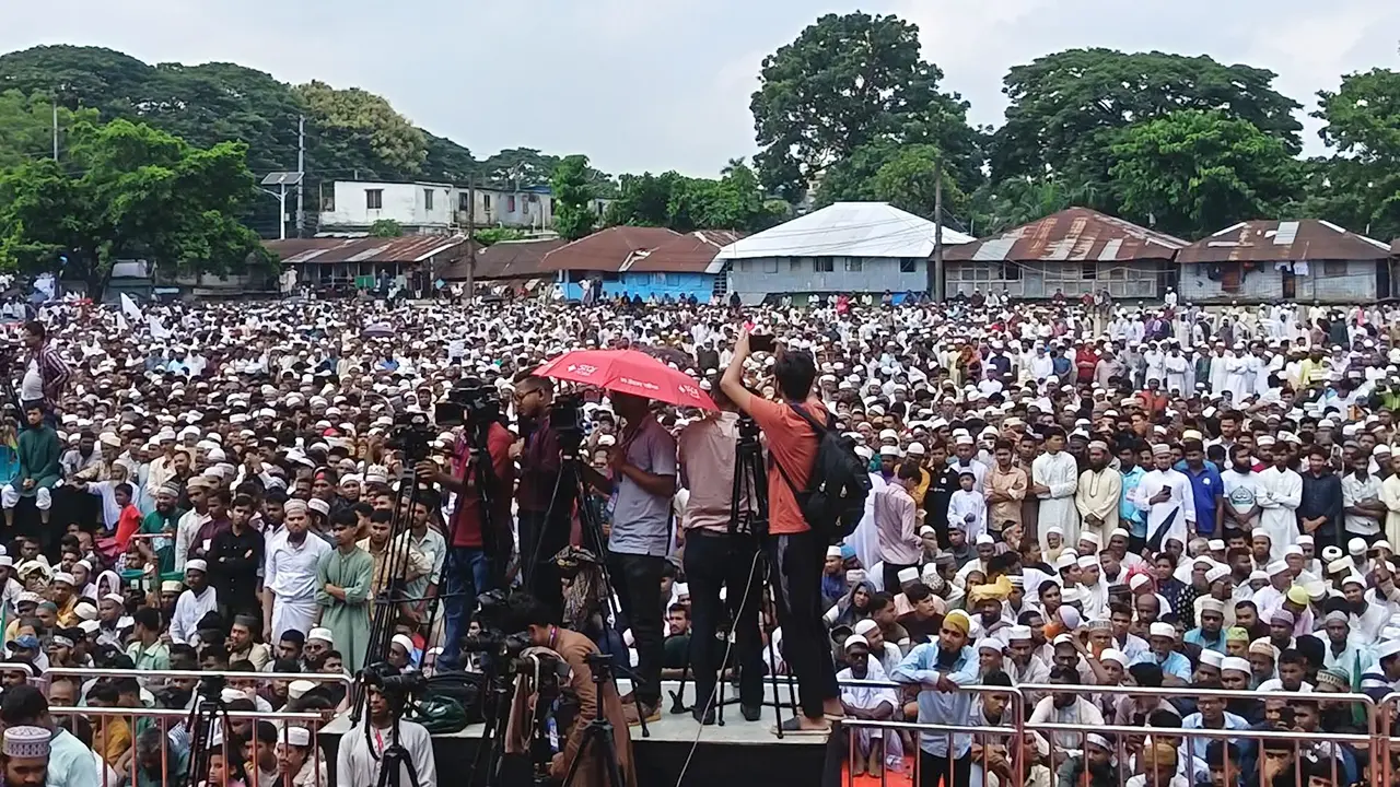 বরিশালে বৃষ্টি উপেক্ষা করে ১১ দলীয় ঐক্যের সমাবেশে নেতাকর্মীদের ঢল
