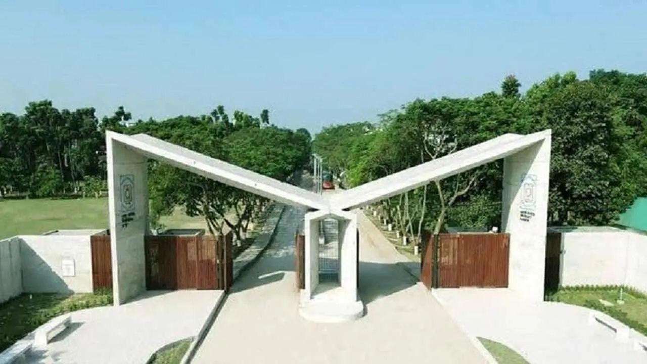 বিশ্বকাপ ফাইনালে বেরোবিতে বহিরাগত প্রবেশে নিষেধাজ্ঞা