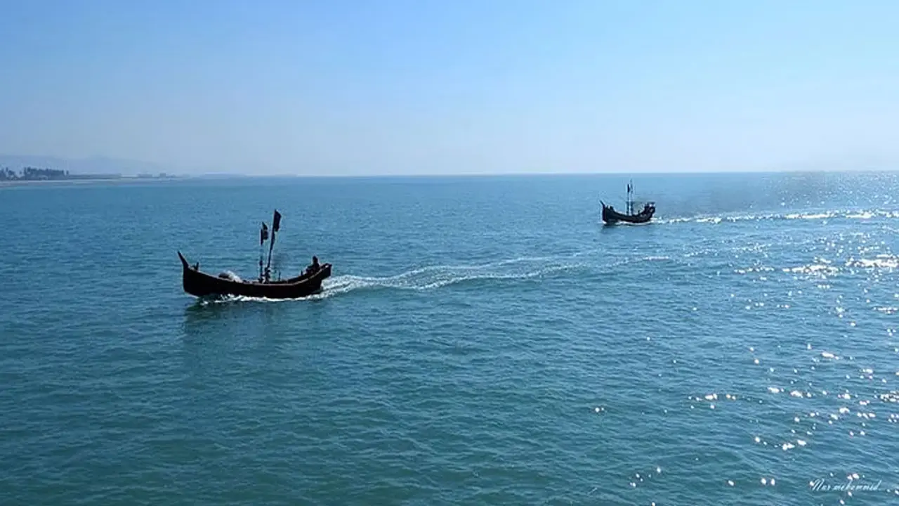 বঙ্গোপসাগরের মিয়ানমার উপকূলে ২ নৌকাডুবি : ৫৩০ রোহিঙ্গা নিহতের শঙ্কা