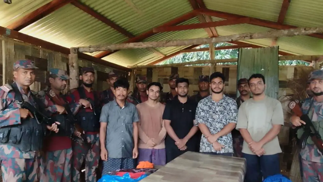 ৮ দিন পর থানচিতে আটকে পড়া ৪ পর্যটক উদ্ধার
