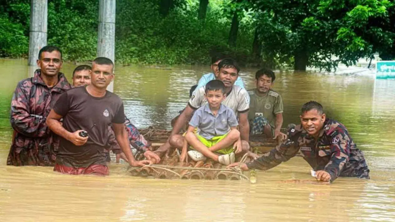বন্যাদুর্গত ১১ জেলায় উদ্ধার-ত্রাণ সহায়তায় বিজিবি মোতায়েন