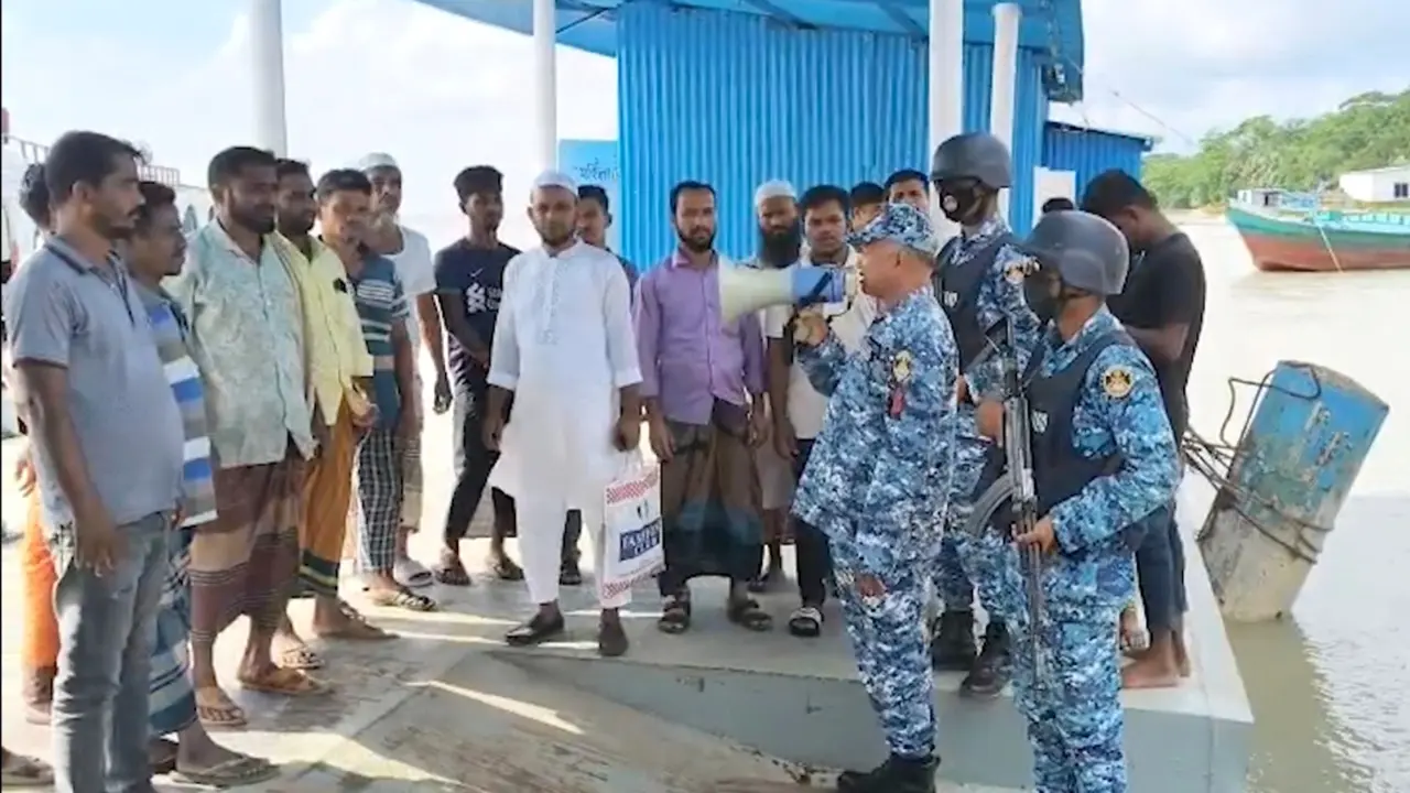 বৈরী আবহাওয়ায় উপকূলীয় অঞ্চলে কোস্টগার্ডের মাইকিং