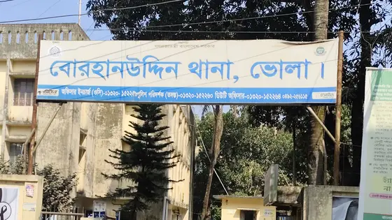 চতুর্থ শ্রেণির ছাত্রীকে ধর্ষণের অভিযোগে প্রধান শিক্ষকসহ গ্রেপ্তার ২