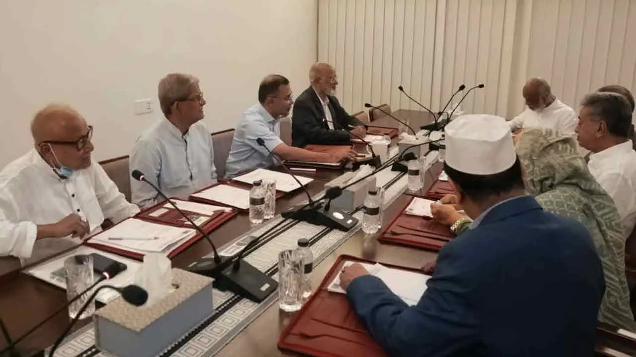 বিএনপির স্থায়ী কমিটির সভা চলছে