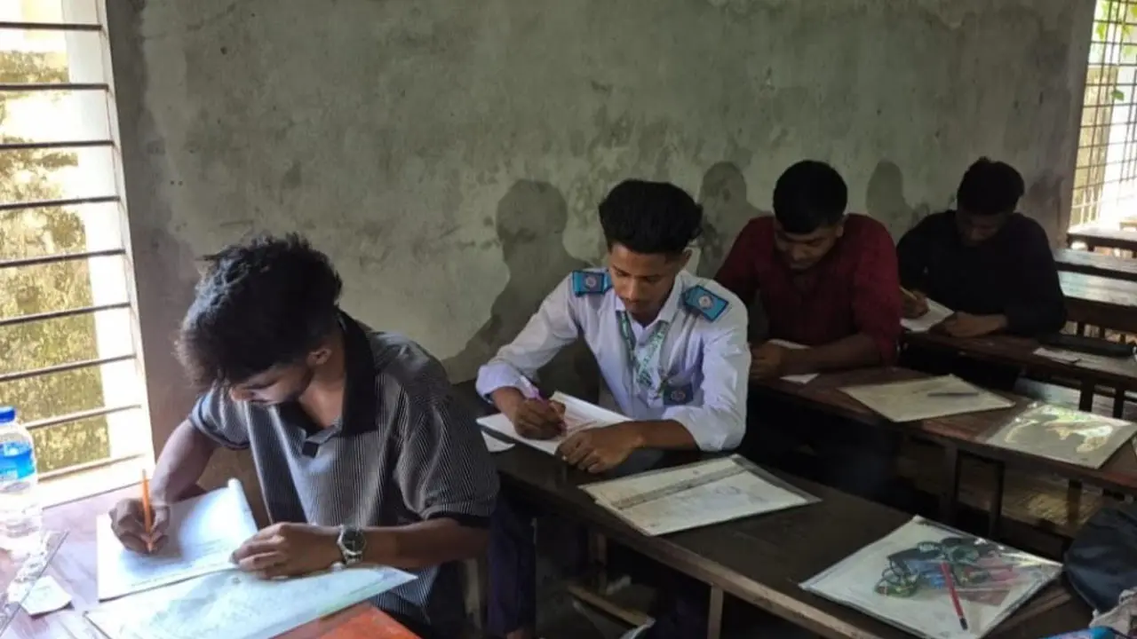 বিশেষ ব্যবস্থায় এইচএসসিতে অংশ নেওয়ার সুযোগ পেল বগুড়ার ৬ শিক্ষার্থী