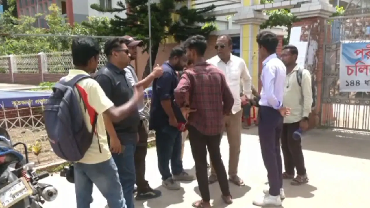 বগুড়ায় ফরম পূরণের নামে প্রতারণা, পরীক্ষায় বসতে পারেননি ১০ শিক্ষার্থী
