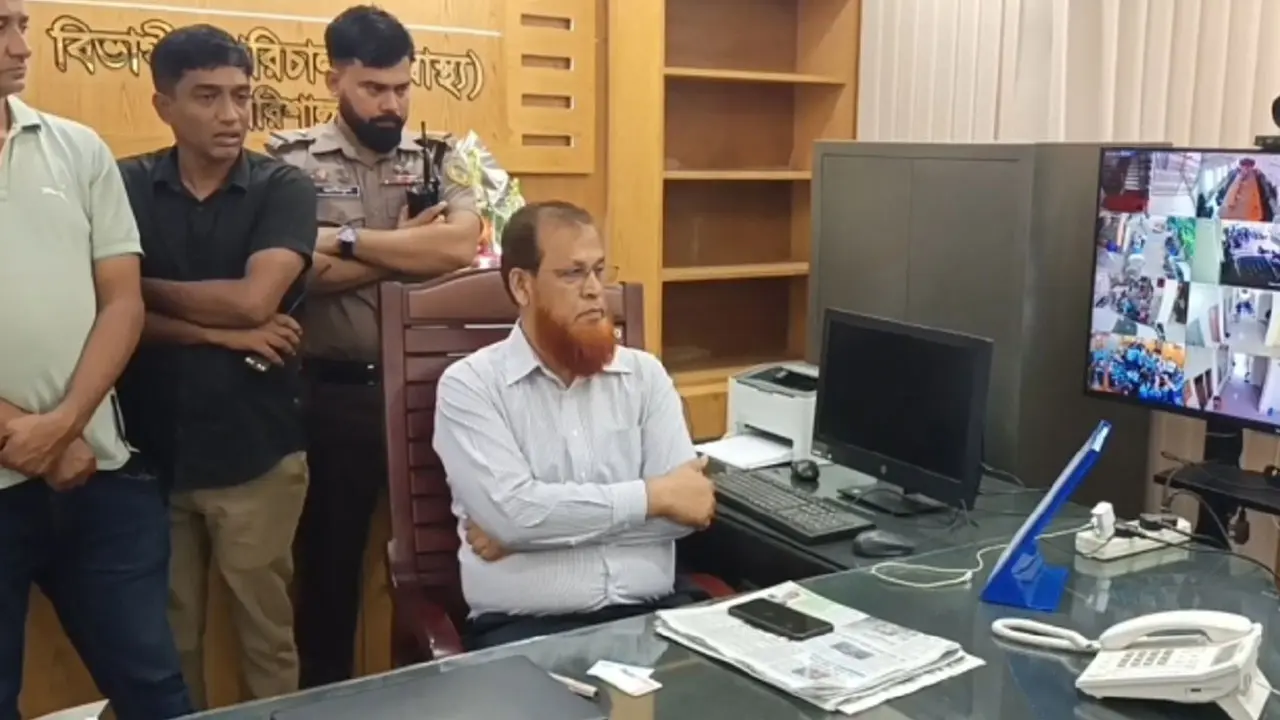 বরিশাল বিভাগীয় স্বাস্থ্য পরিচালকের কার্যালয়ে তালা, বাধ্য হয়ে নিলেন ছুটি