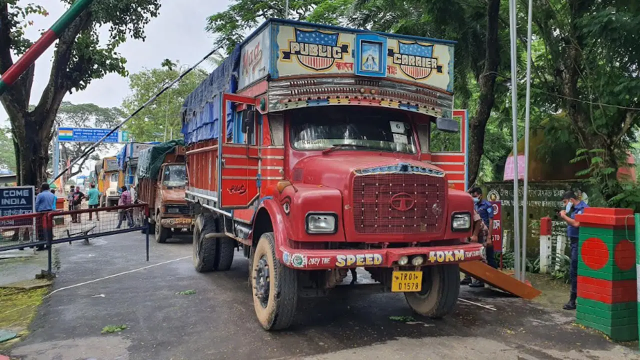 কূটনৈতিক টানাপোড়েনে আখাউড়া স্থলবন্দরে বাড়েনি রপ্তানি আয়, কমেছে রাজস্ব