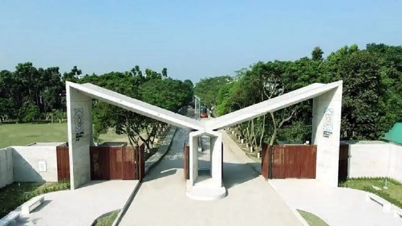 বড় পর্দায় বিশ্বকাপ, বেরোবিতে যানবাহন প্রবেশে নিষেধাজ্ঞা