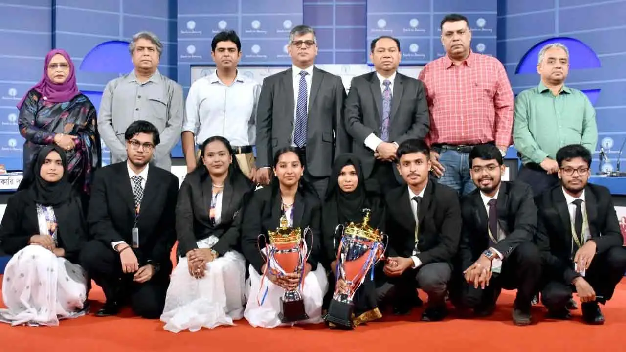সামাজিক যোগাযোগ মাধ্যমের অপব্যবহার একটি জটিল সমস্য