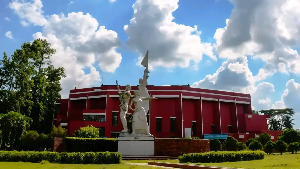 শিক্ষাছুটি শেষে দেশে ফেরেননি বাকৃবির ১২ শিক্ষক, বকেয়া ৪ কোটি টাকা