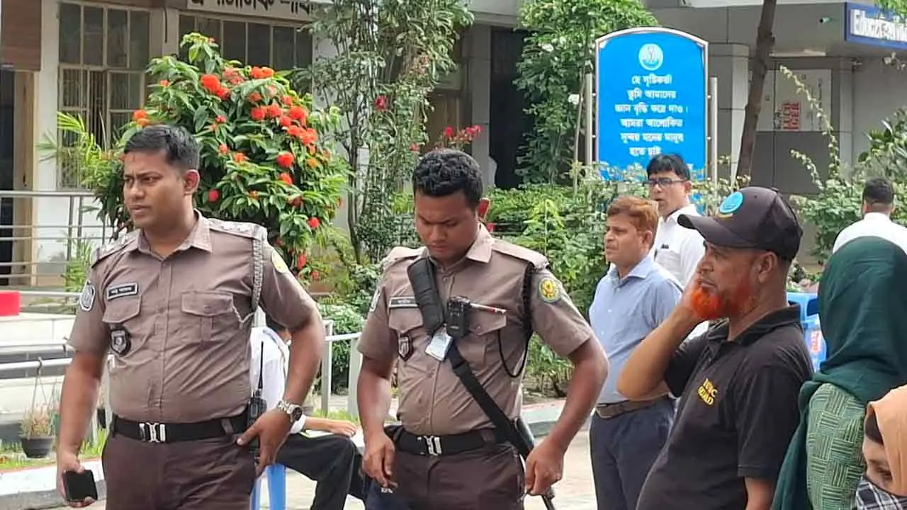 এইচএসসি পরীক্ষা : কেন্দ্রে পুলিশের বডি ওর্ন ক্যামেরায় নজরদারি