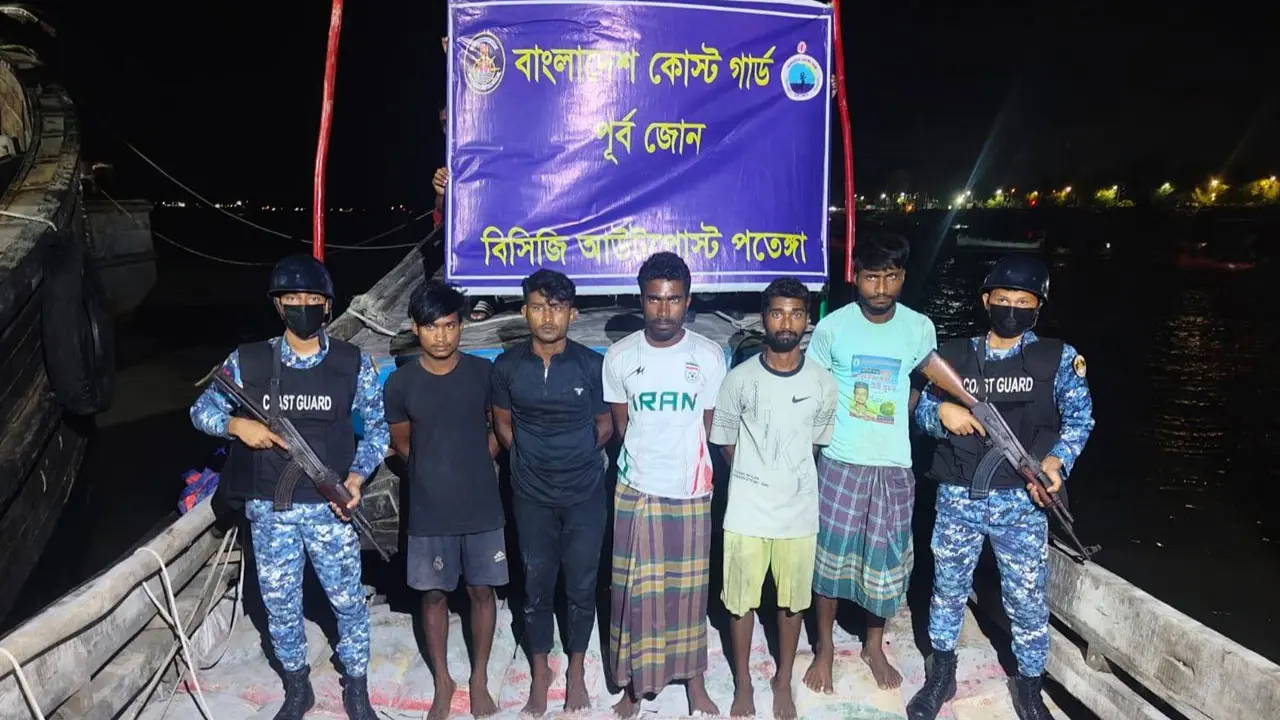 মিয়ানমারে পাচারকালে ৬০০ বস্তা সিমেন্ট জব্দ, আটক ৫