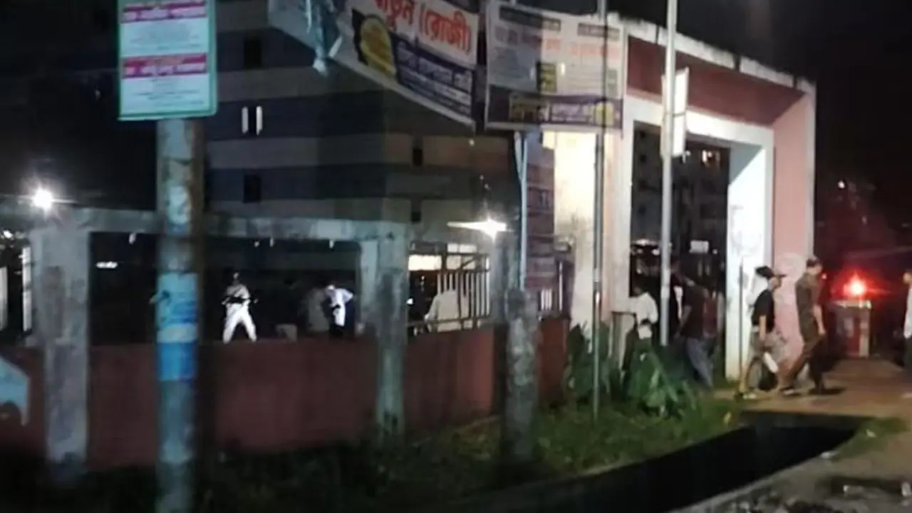 ফেনীতে বালু ভাগাভাগি নিয়ে হামলা-গোলাগুলি, আহত ৪