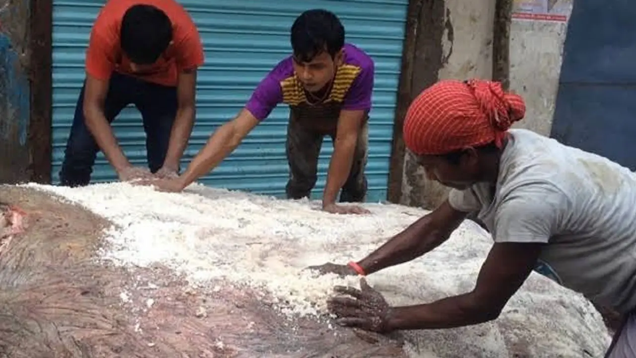 ব্যবহার হচ্ছে মাদরাসার রান্নায়, বিক্রি হচ্ছে কালোবাজারে
