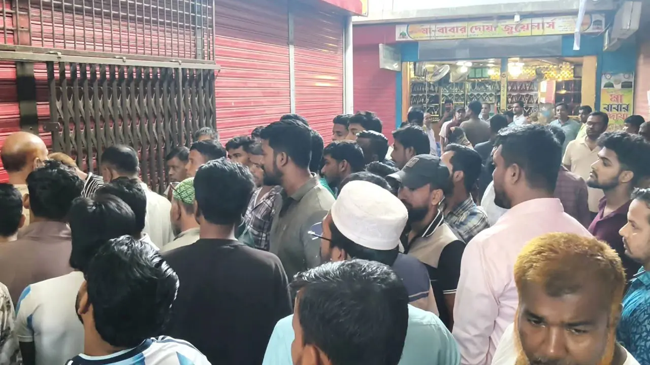 দোকান খুলে কারিগরের ঝুলন্ত মরদেহ পেলেন মালিক