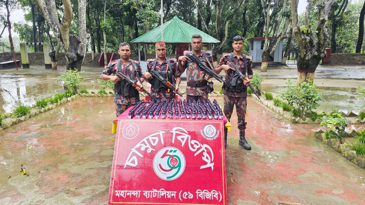 চাঁপাইনবাবগঞ্জ সীমান্তে বিজিবির কঠোর নজরদারি, তবু ঢুকছে বিকল্প মাদক