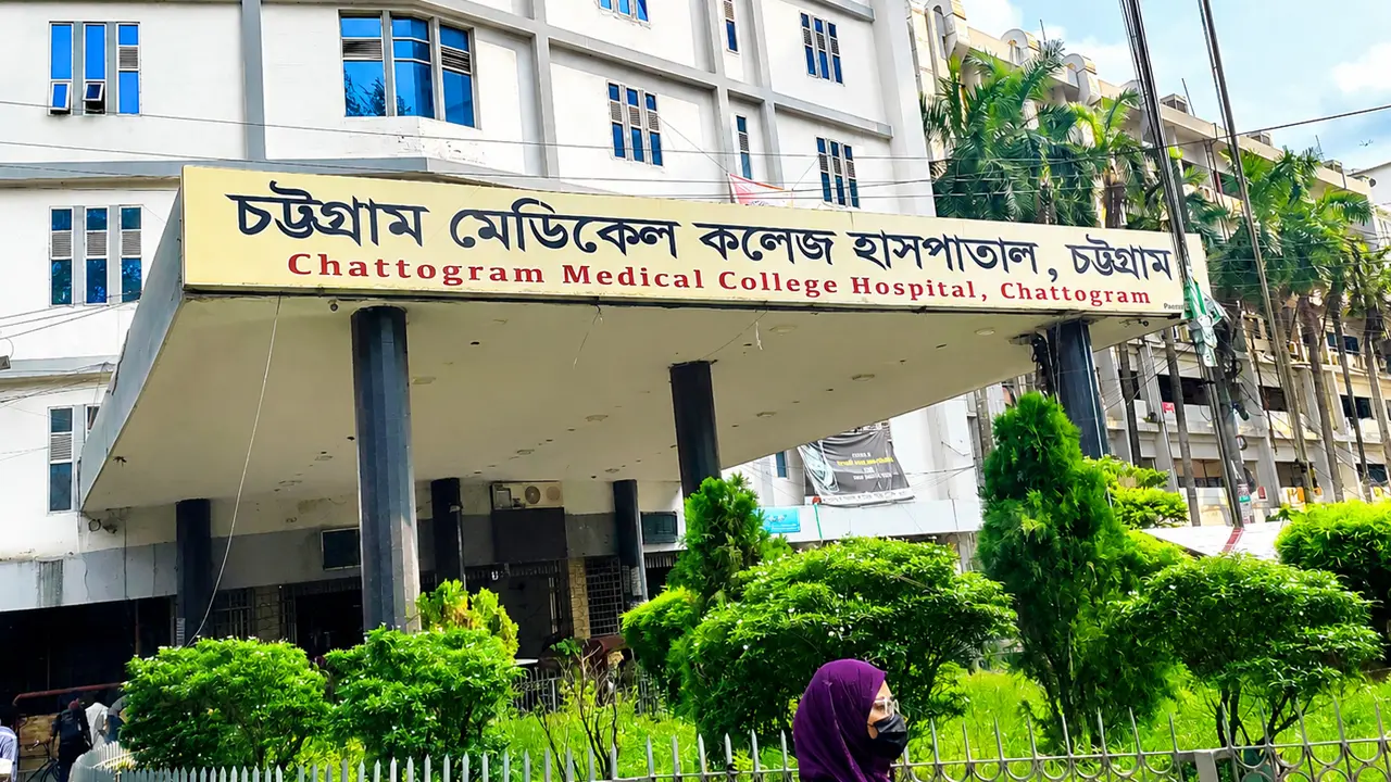 চট্টগ্রামে সড়ক দুর্ঘটনায় মোটরসাইকেলের ২ আরোহী নিহত